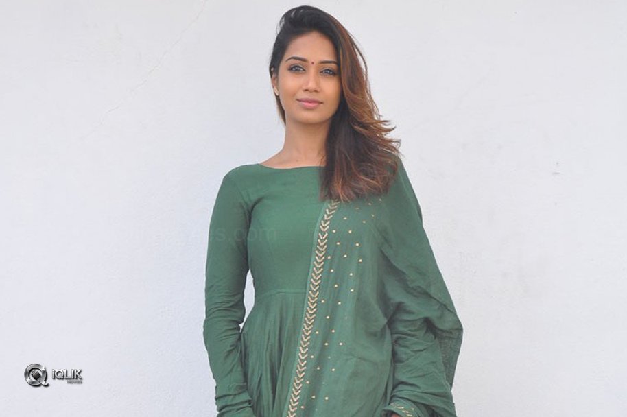 Nivetha-Pethuraj-At-Mental-Madilo-Movie-Press-Meet